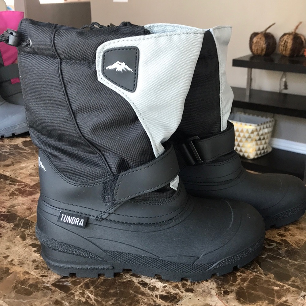 Boys Tundra Quebec Winter Boots - NEVER WORN